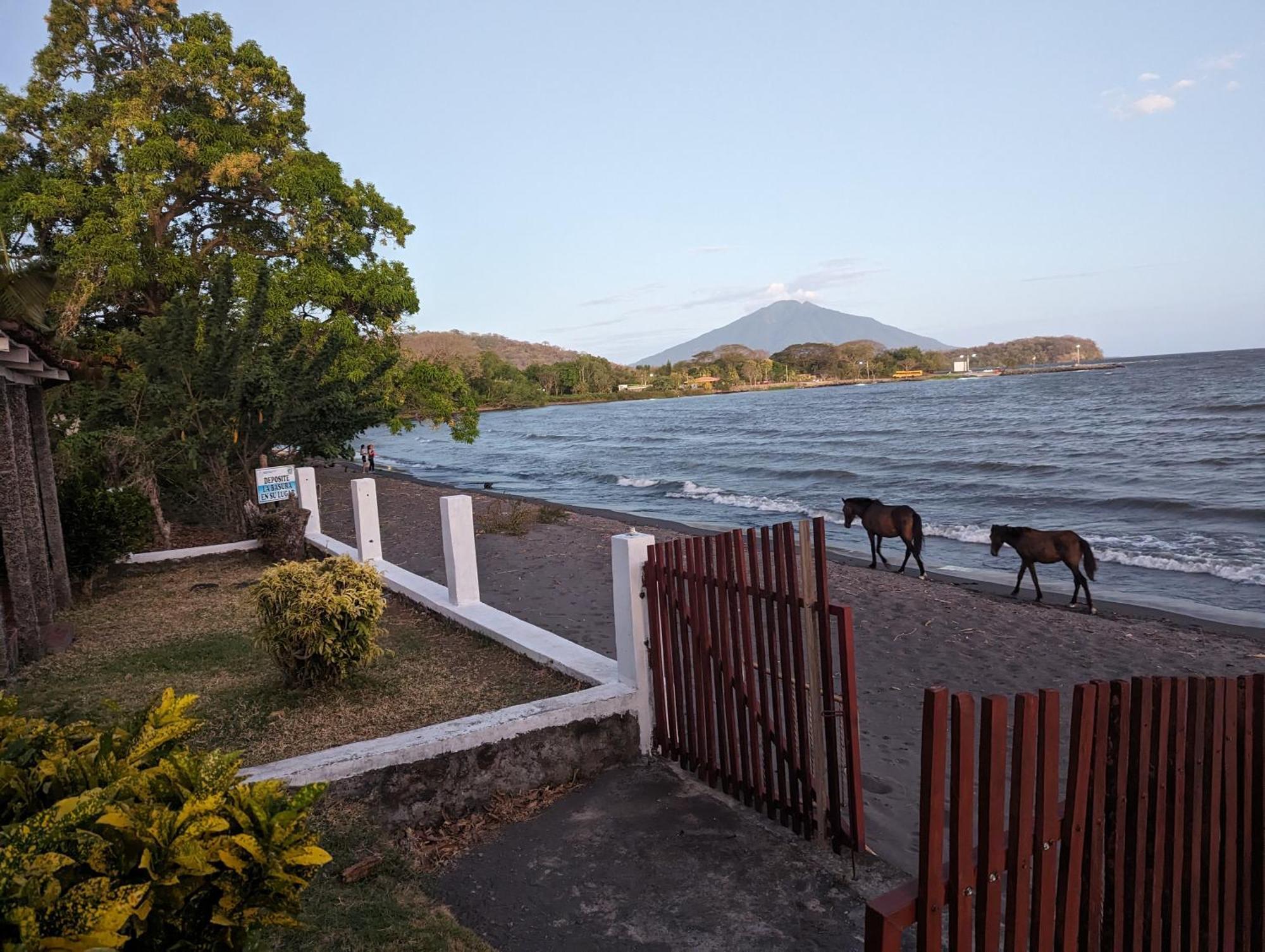 Hotel Playa Santa Martha Rivas Bagian luar foto